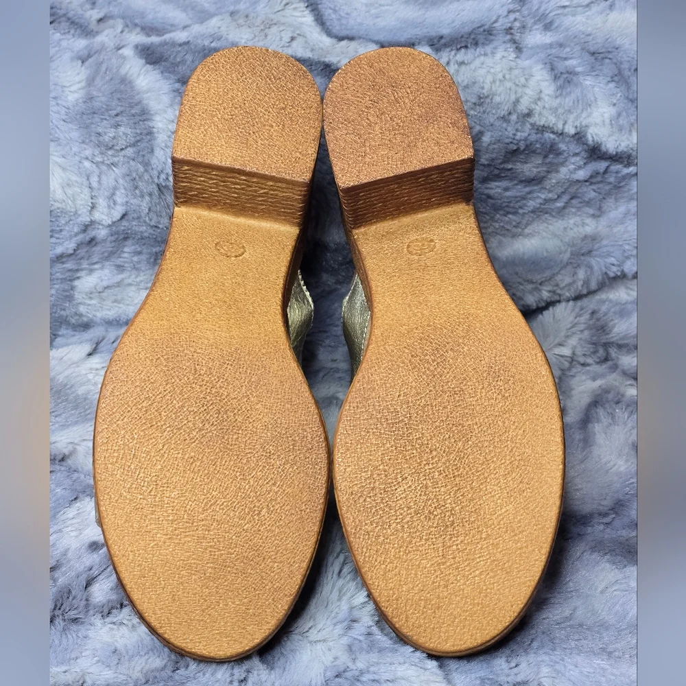 NWOB Bella Vita Women's Pri-Italy Platform‎ Sandals Champagne Gold Size 7